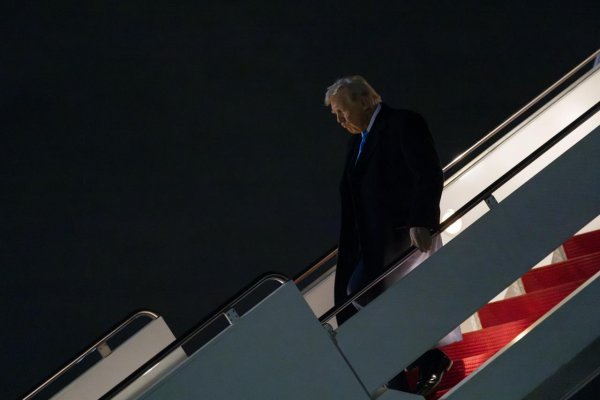 Trump pozastavil clá na tovar z Mexika, ktoré vyšle na hranice 10 000 vojakov