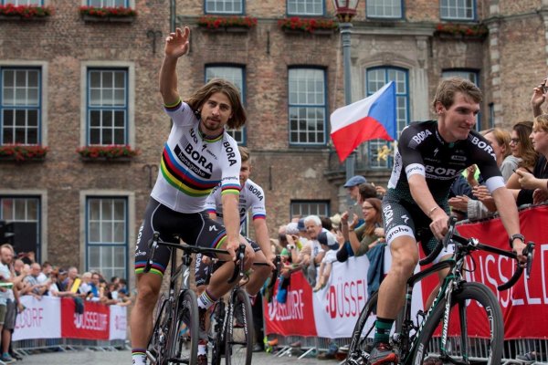 Žltý dres má po 1. etape Tour de France Gerraint Thomas, Sagan skončil v časovke sedemnásty