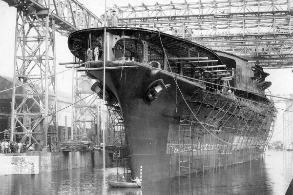 Plávajúce letiská V.: Lietadlové lode, strategická zbraň druhej svetovej vojny v Tichomorí