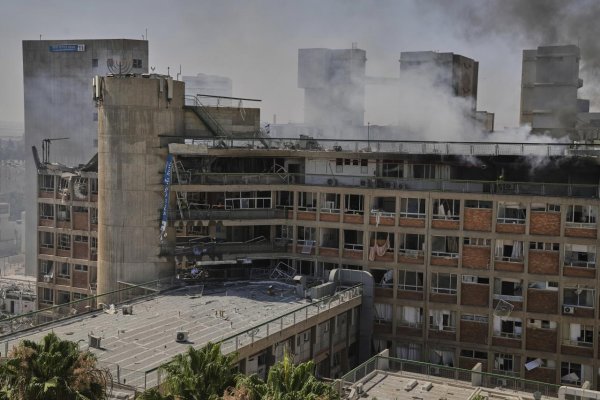 Netanjahu: Irán draho zaplatí za raketový útok na nemocnicu, zodpovedný je ajatolláh Chameneí