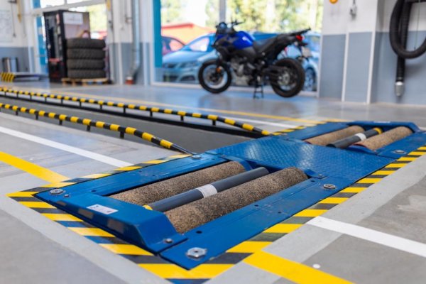 Bezpečné cesty sa začínajú na STK: slovenskí odborníci menia spôsob, akým Európa testuje brzdy