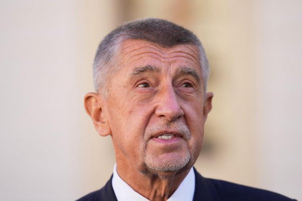 Babiš oslavuje triumf. Zvíťazil klamstvom o spálenej krajine a pre neschopnosť súperov