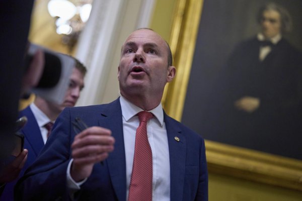 Maduro sa v USA postaví pred súd, uviedol senátor Mike Lee