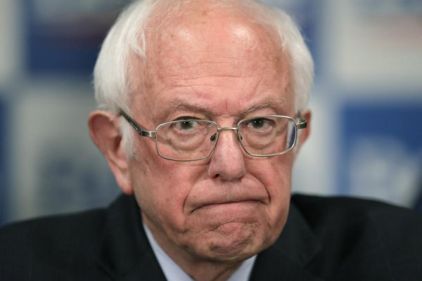 Bernie Sanders odstúpil zo súboja o prezidentskú kandidatúru demokratov