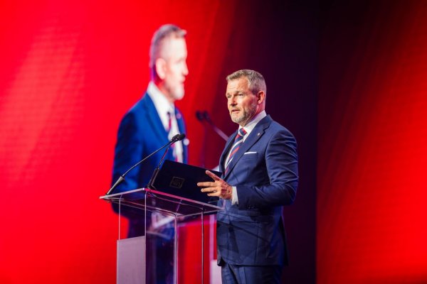 Pellegrini podpísal novelu ústavy