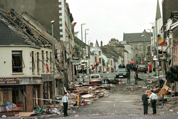 V Severnom Írsku sa začalo vyšetrovanie bombového útoku z roku 1998