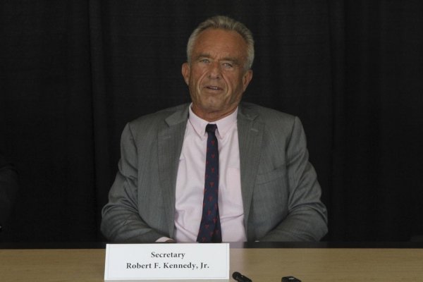 Robert F. Kennedy oznámil zrušenie zmlúv na vývoj mRNA vakcín za 500 miliónov