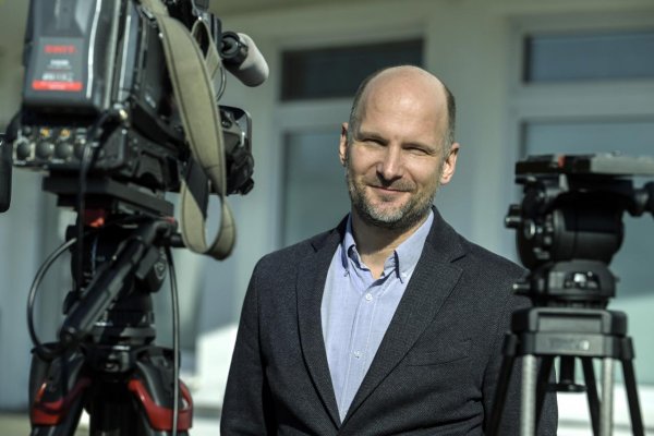 Grendel: Vláda sa tvári, že konsoliduje, ale rieši len seba