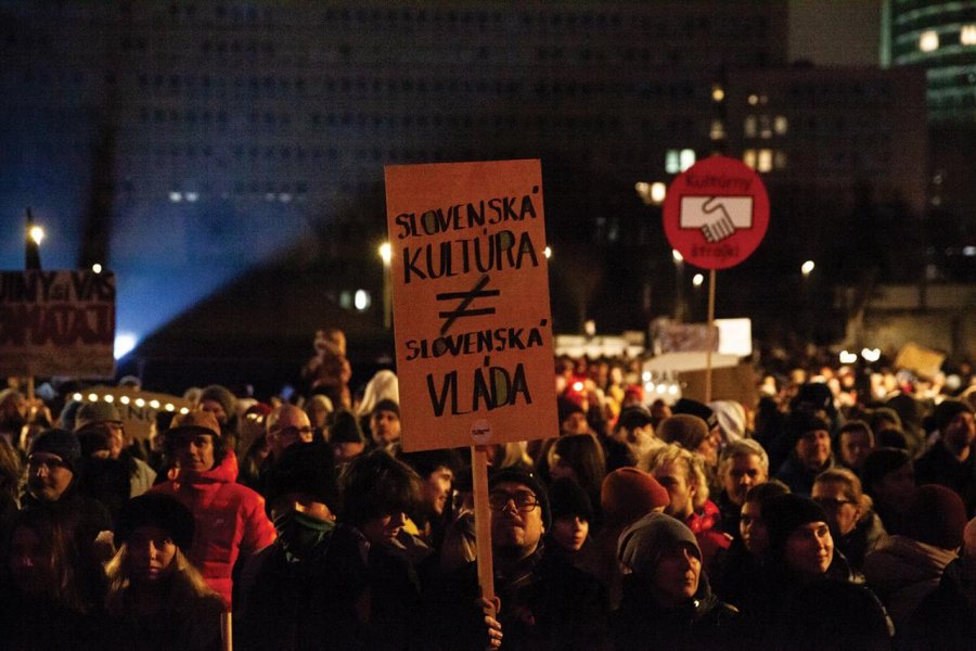 Téma .týždňa: Mocipáni verzus kultúra